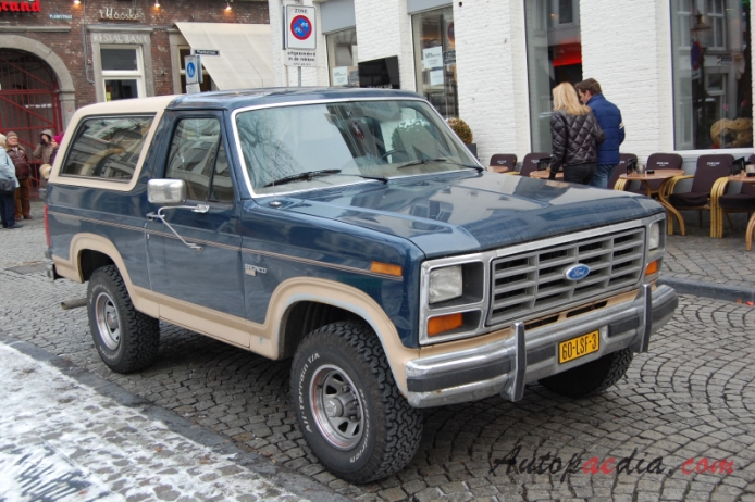 Ford Bronco 3rd generation 1980-1986 (1982-1986 SUV 3d), right front view