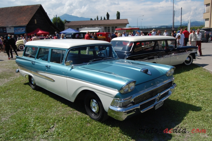 Ford Country Sedan 2nd generation 1955-1958 (1958 estate 5d), right front view