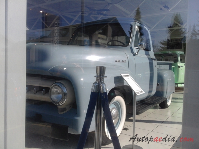 Ford F-series 2nd generation 1953-1956 (1953 V8 F-100), left front view