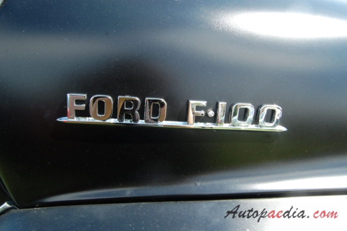 Ford F-series 2nd generation 1953-1956 (1954 F-100), side emblem 