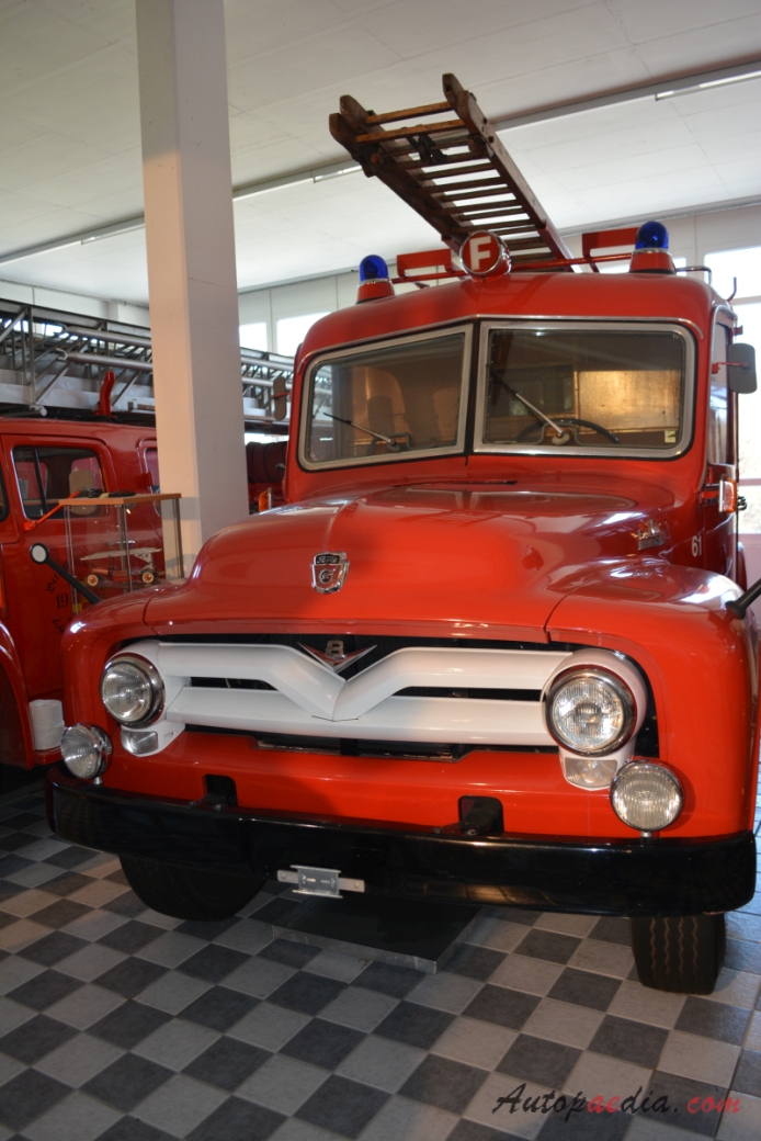 Ford F-series 2nd generation 1953-1956 (1955 F-800 Big Job fire engine), front view