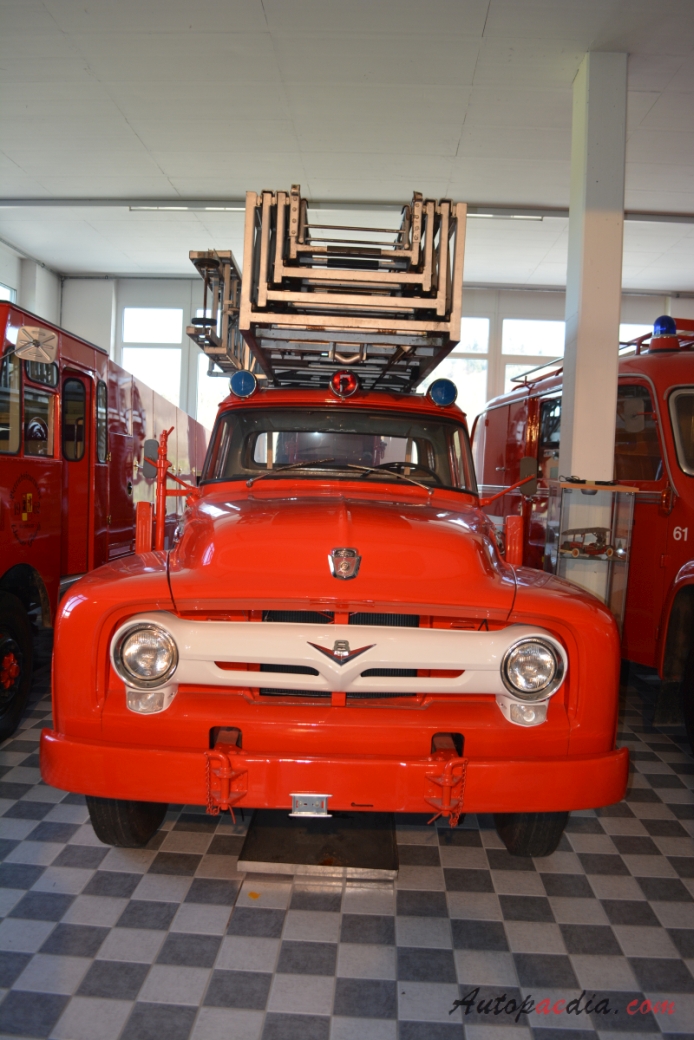 Ford F-series 2nd generation 1953-1956 (1956 V8 F-700 Big Job fire engine), front view