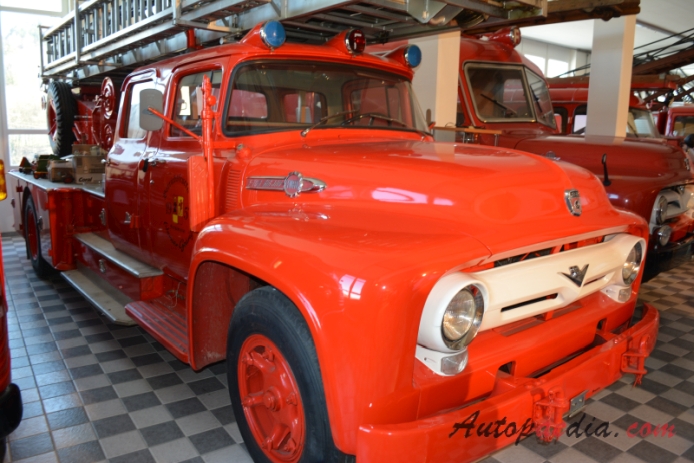 Ford F-series 2nd generation 1953-1956 (1956 V8 F-700 Big Job fire engine), right front view