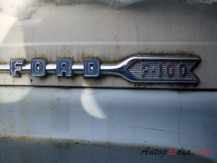 Ford F-series 3rd generation 1957-1960 (1960 F-100 Custom Cab), side emblem 