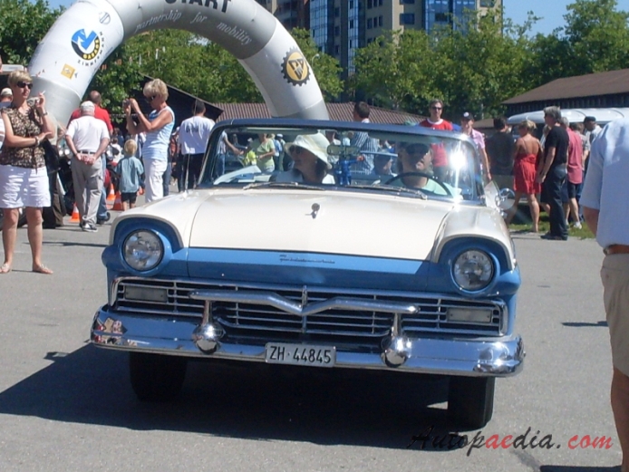 Ford Fairlane 2. generacja 1957-1959 (1957 Fairlane 500 cabriolet 2d), przód