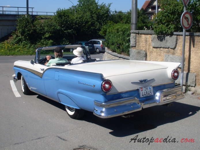 Ford Fairlane 2nd generation 1957-1959 (1957 Fairlane 500 cabriolet 2d),  left rear view