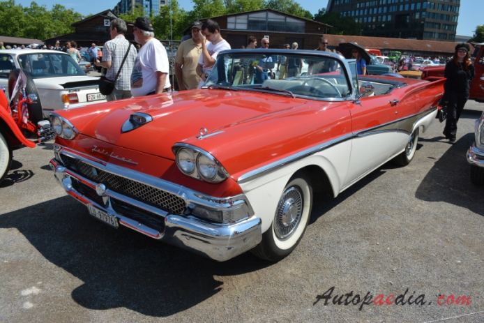 Ford Fairlane 2nd generation 1957-1959 (1958 Fairlane 500 Skyliner Coupé convertible 2d), left front view