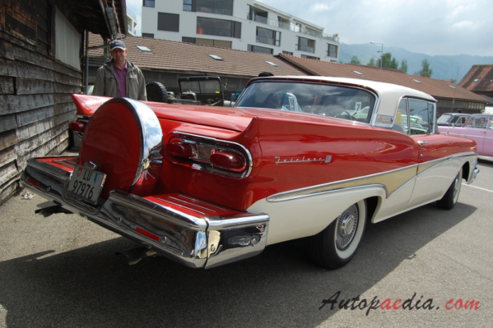 Ford Fairlane 2nd generation 1957-1959 (1958 Fairlane 500 Skyliner Coupé convertible 2d), right rear view