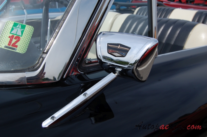 Ford Galaxie 2nd generation 1960-1964 (1961 Sunliner convertible 2d), detail  