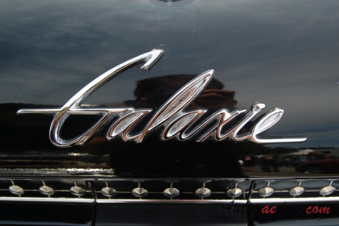 Ford Galaxie 2. generacja 1960-1964 (1961 Sunliner convertible 2d), emblemat tył 