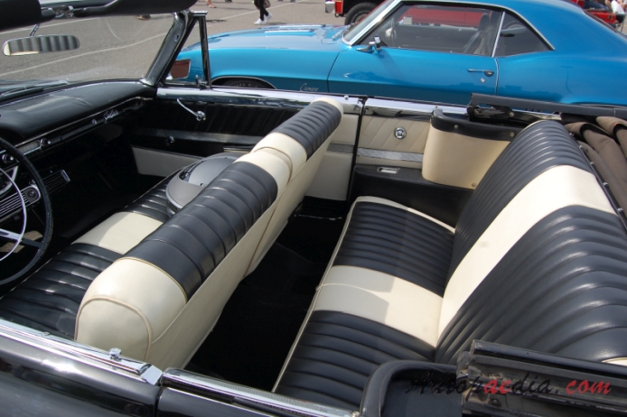 Ford Galaxie 2nd generation 1960-1964 (1961 Sunliner convertible 2d), interior