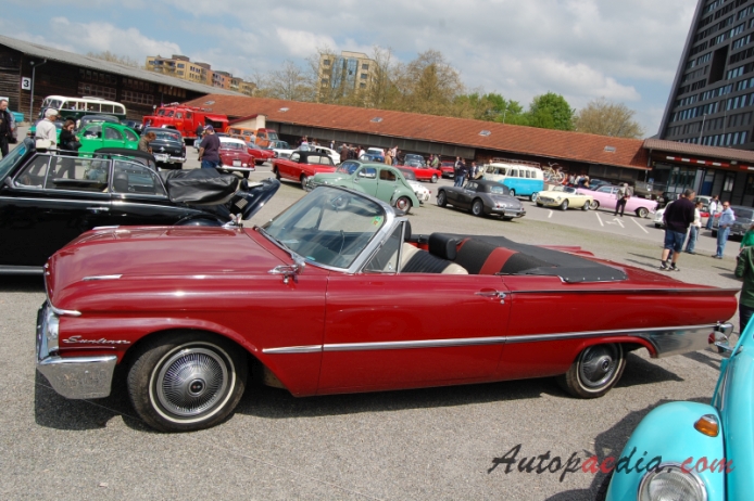 Ford Galaxie 2nd generation 1960-1964 (1961 Sunliner convertible 2d), left side view