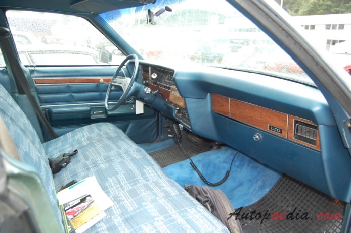 Ford LTD 2nd generation 1969-1978 (1975-1978 sedan 4d), interior