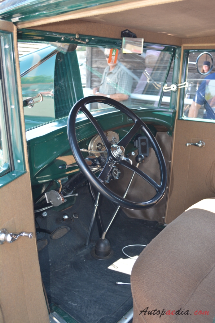 Ford Model A 1927-1931 (1928 wood gas Fordor Leatherback 4d), wnętrze