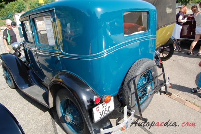 Ford Model A 1927-1931 (1930 Deluxe saloon 4d), lewy tył