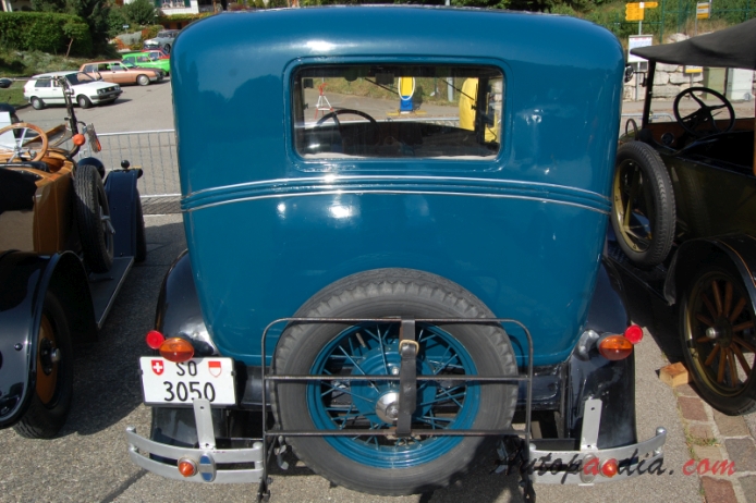 Ford Model A 1927-1931 (1930 Deluxe saloon 4d), rear view