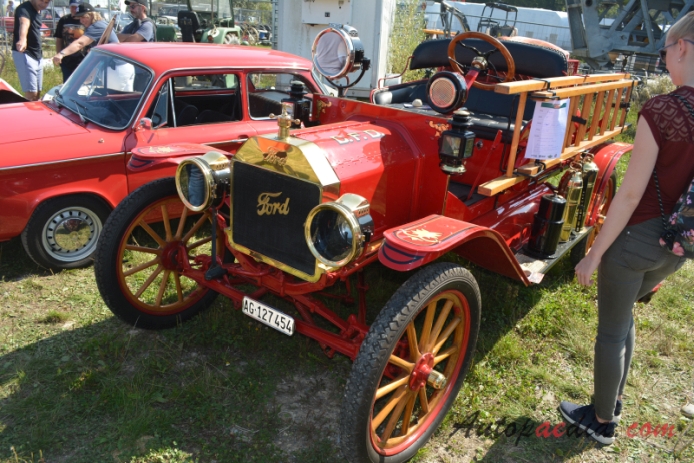 Ford Model T 1908-1927 (1908-1914 wóz strażacki), lewy przód