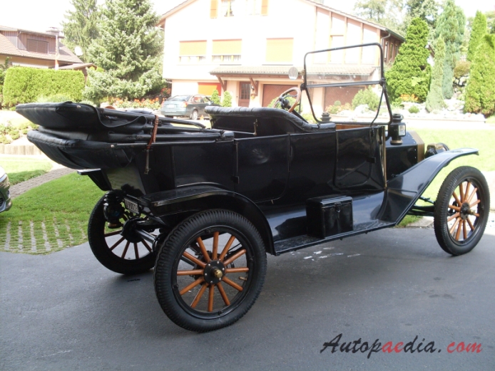 Ford Model T 1908-1927 (1908-1914 touring 4d), right rear view