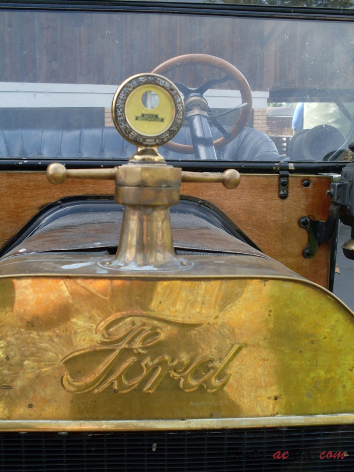 Ford Model T 1908-1927 (1908-1914 touring 4d), emblemat przód 