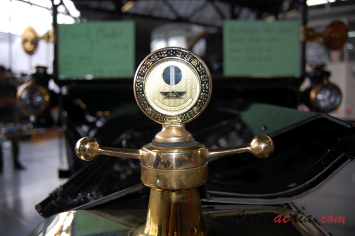 Ford Model T 1908-1927 (1914 Doctor Coupé), emblemat przód 