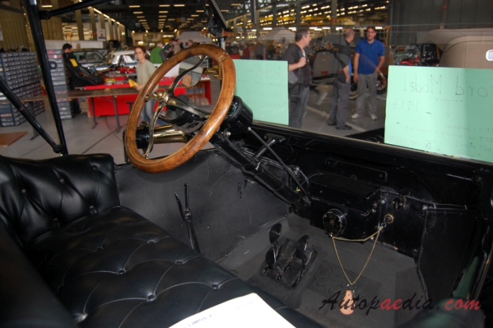 Ford Model T 1908-1927 (1914 Doctor Coupé), interior