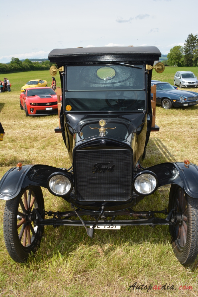 Ford Model T 1908-1927 (1917-1925 Ford Model TT pickup), lewy przód