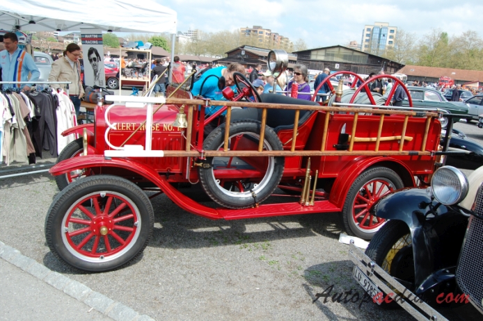 Ford Model T 1908-1927 (1917-1925 wóz strażacki), lewy bok