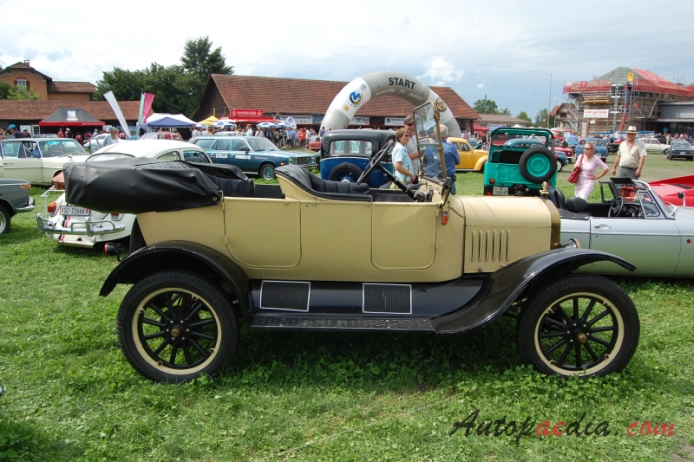 Ford Model T 1908-1927 (1921 touring 4d), right side view