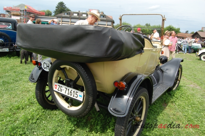 Ford Model T 1908-1927 (1921 touring 4d), prawy tył