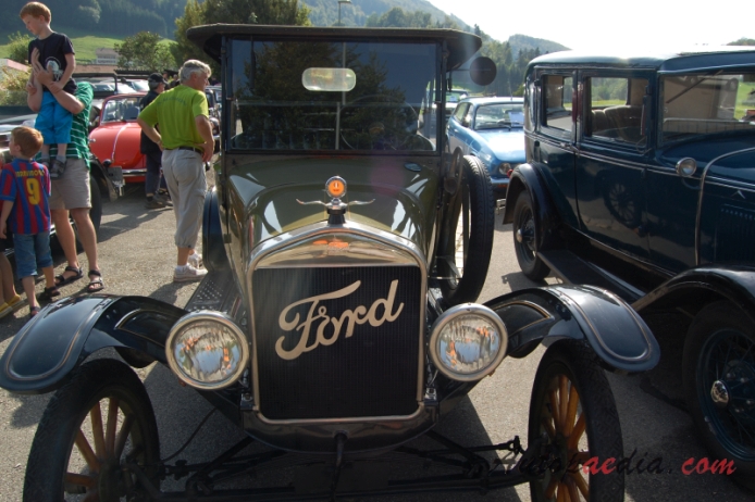 Ford Model T 1908-1927 (1923 touring), przód