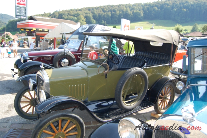 Ford Model T 1908-1927 (1923 touring), lewy bok