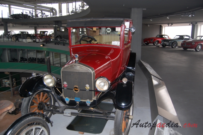 Ford Model T 1908-1927 (1926 limuzyna 2d), przód