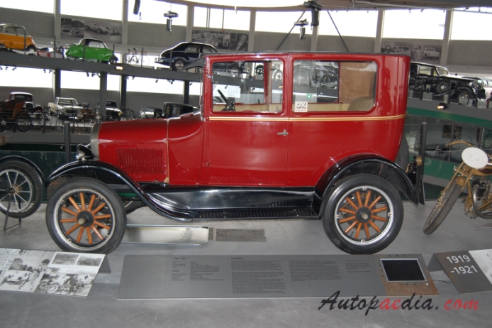 Ford Model T 1908-1927 (1926 limuzyna 2d), lewy bok