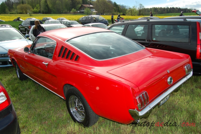 Ford Mustang 1. generacja 1964-1973 (1965 289 cu in Fastback), lewy tył