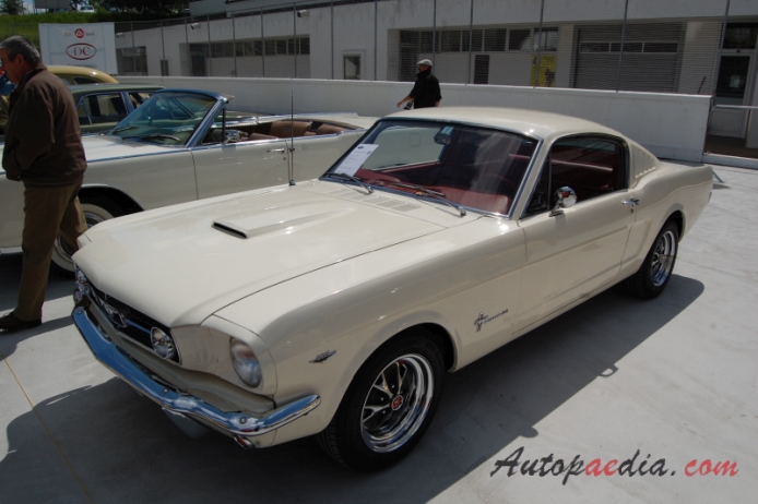 Ford Mustang 1st generation 1964-1973 (1965 289 cu in GT Fastback), left front view