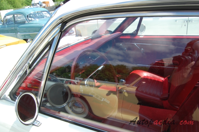 Ford Mustang 1. generacja 1964-1973 (1965 289 cu in GT Fastback), wnętrze