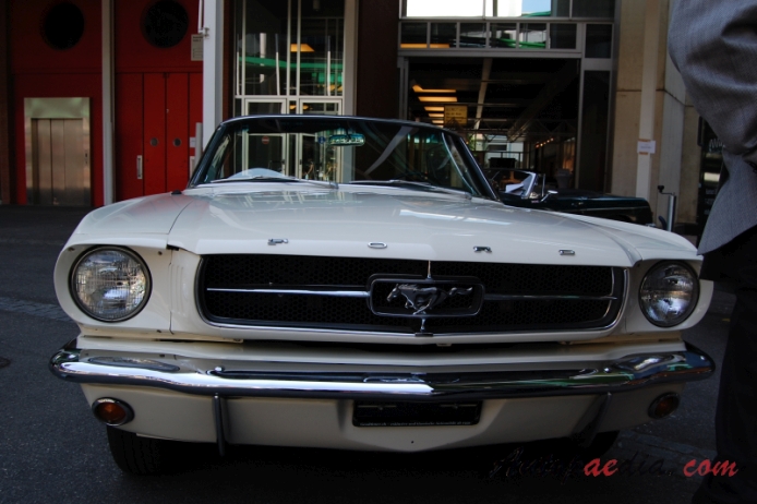 Ford Mustang 1st generation 1964-1973 (1965 Convertible), front view
