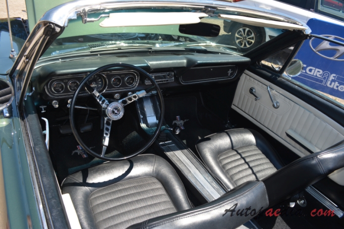 Ford Mustang 1. generacja 1964-1973 (1966 289 convertible 2d), wnętrze