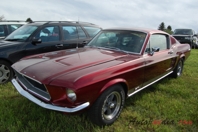 Ford Mustang 1. generacja 1964-1973 (1967 Fastback GT), lewy przód