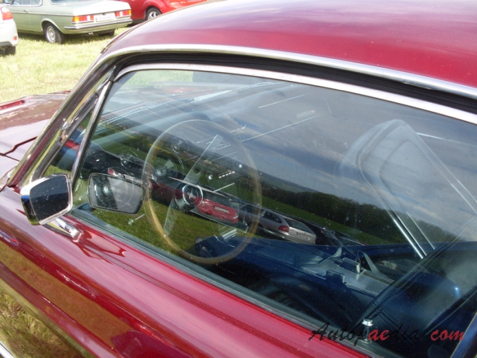 Ford Mustang 1. generacja 1964-1973 (1967 Fastback GT), wnętrze