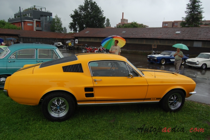 Ford Mustang 1. generacja 1964-1973 (1967 Fastback GT), prawy bok