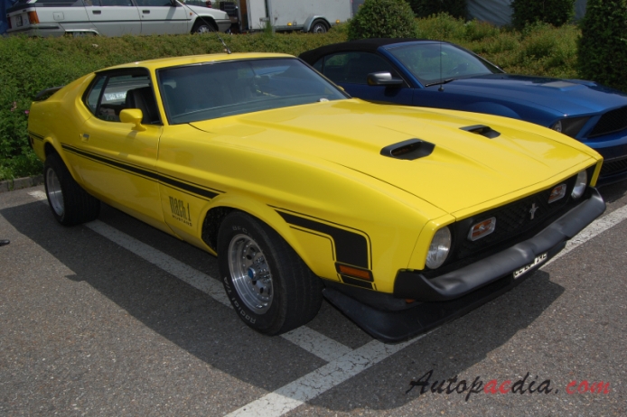 Ford Mustang 1st generation 1964-1973 (1971-1972 Mach 1 fastback), right front view