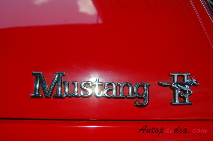 Ford Mustang 2. generacja 1974-1978 (1977 hatchback 3d), emblemat tył 