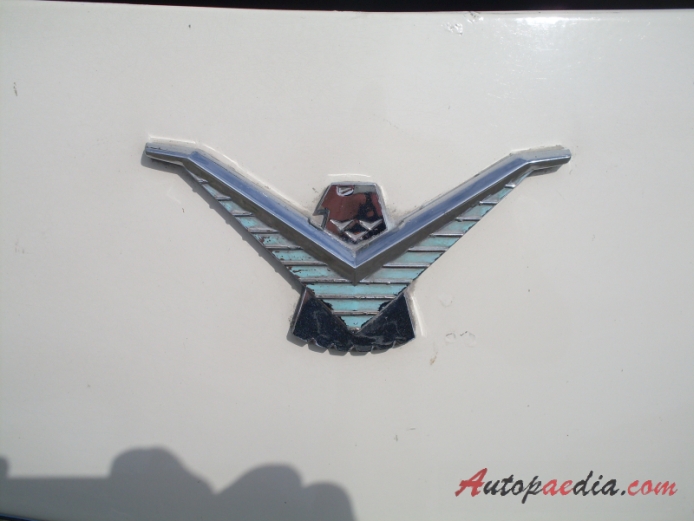 Ford Thunderbird 2. generacja 1958-1960 (1958 hardtop Coupé 2d), emblemat przód 