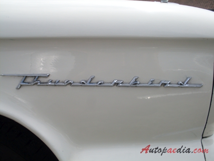 Ford Thunderbird 2. generacja 1958-1960 (1958 hardtop Coupé 2d), emblemat bok 