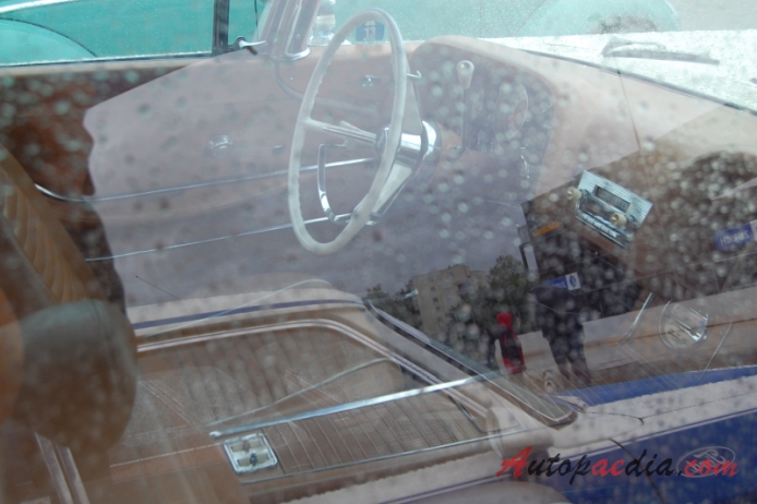 Ford Thunderbird 2. generacja 1958-1960 (1959 kabriolet 2d), wnętrze