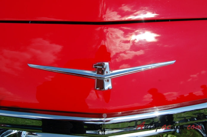 Ford Thunderbird 2. generacja 1958-1960 (1960 kabriolet 2d), emblemat przód 