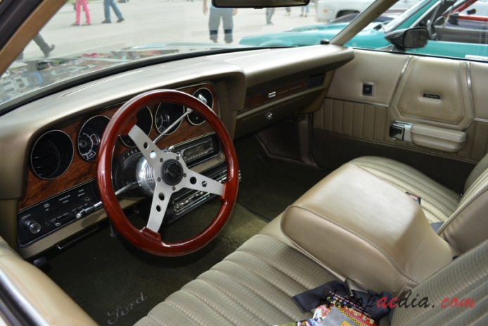 Ford Torino 1968-1976 (1972 Gran Torino sedan 4d), wnętrze