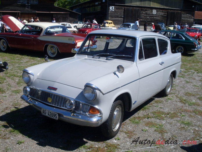 Ford Anglia 4th generation 1959-1967 (1962-1967 123E 1200 de luxe saloon 2d), left front view
