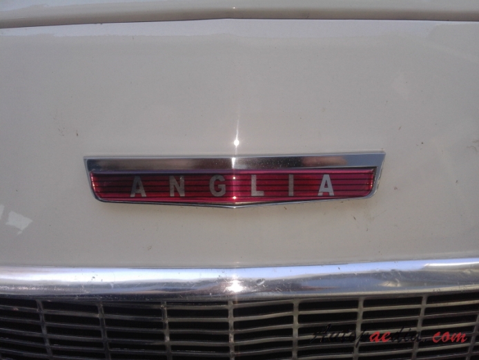 Ford Anglia 4th generation 1959-1967 (deLuxe saloon 2d), front emblem  